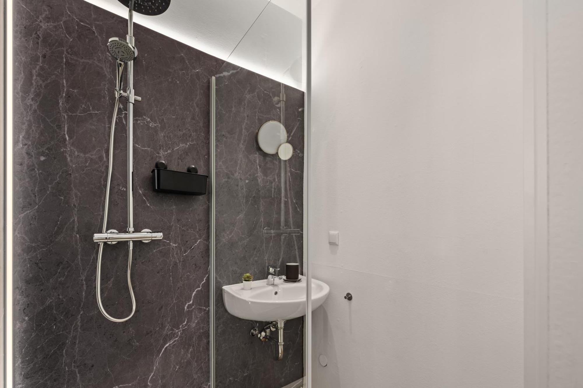 Modernes Appartementhaus Mit Self-checkin Im Herzen Der Stadt